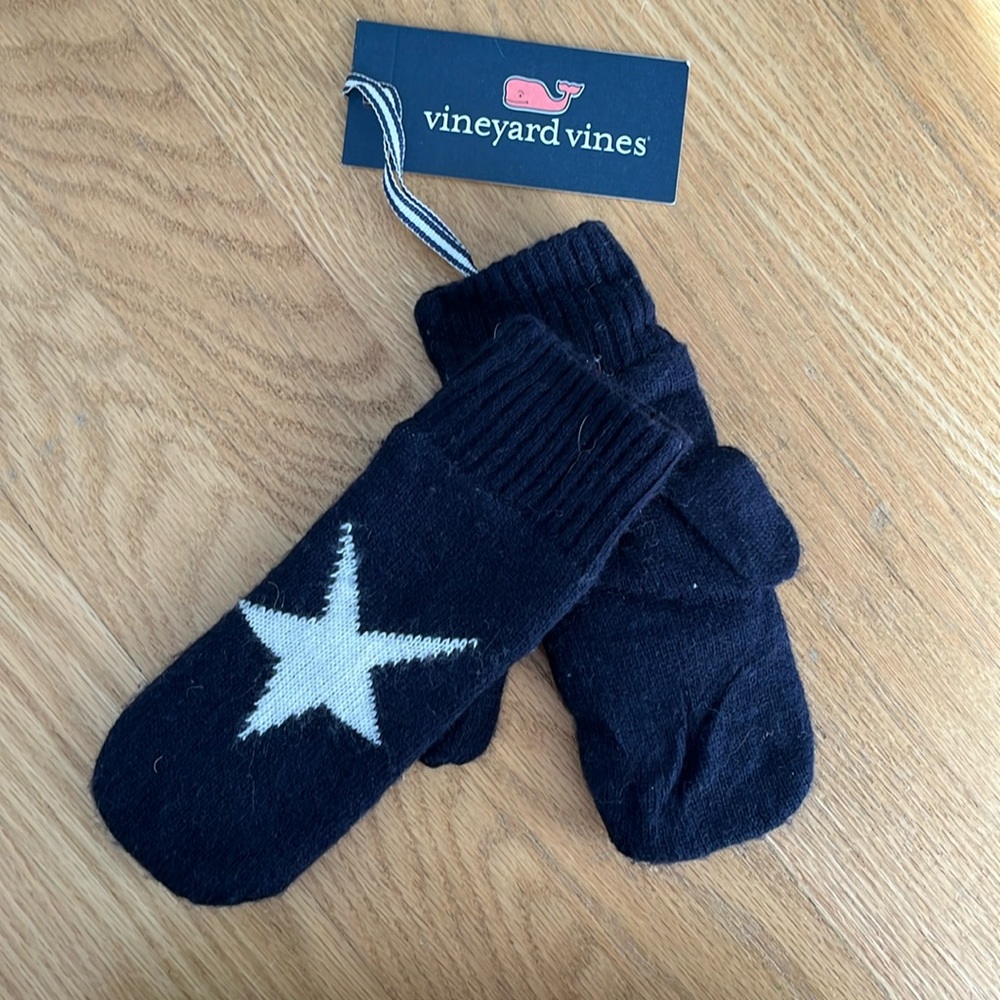 🌺 Vineyard Vines Mittens
